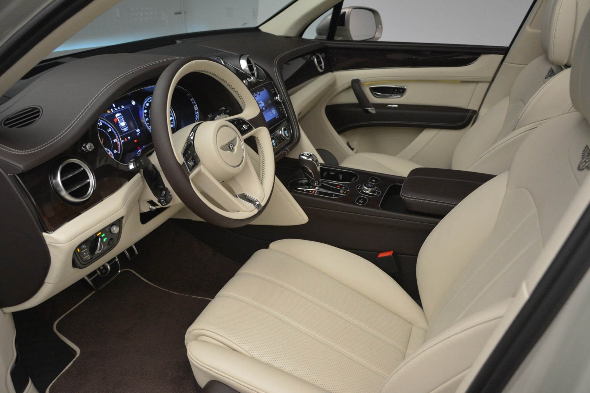 rent Bentley in Dubai 